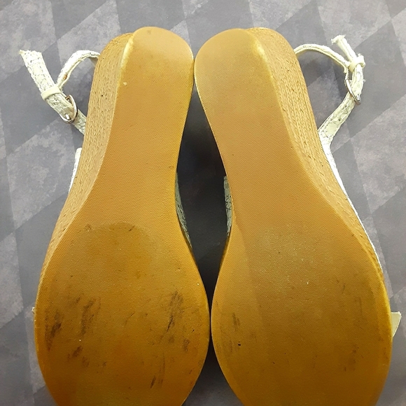 Fabric open toe wedges - Picture 8 of 8